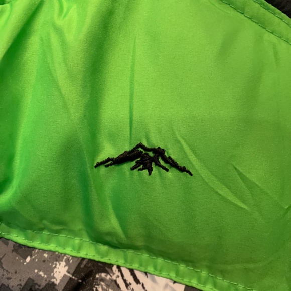 Pacific Trail boys super warm winter coat. Preowned in good shape - Picture 2 of 6